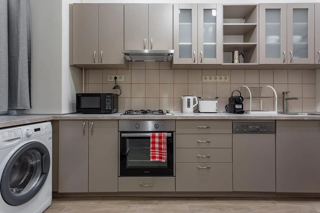 Goldcentral Apartment Akacfa بودابست 0*,  المجر