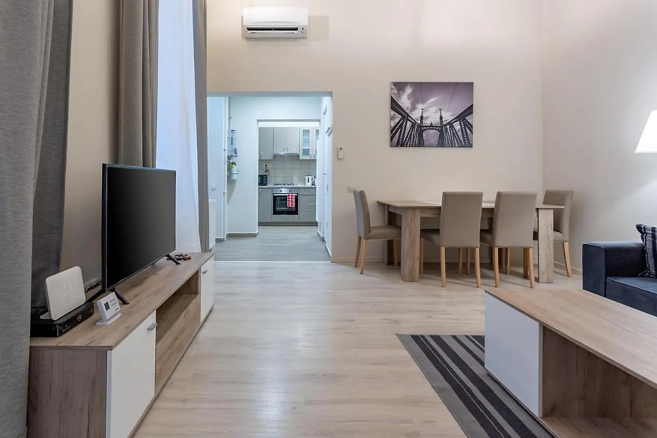 Goldcentral Apartment Akacfa بودابست
